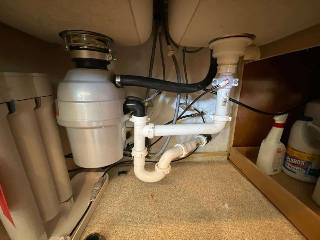 Under-sink plumbing with garbage disposal Under-sink plumbing with garbage disposal