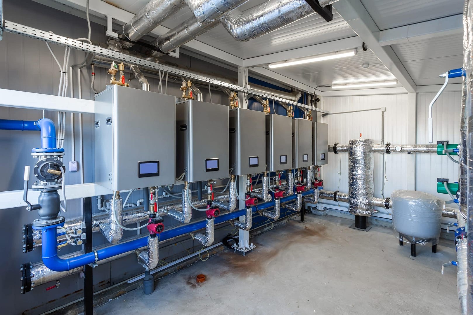 Industrial plumbing and heating system setup Industrial plumbing and heating system setup